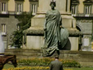 Piazza Bovio, Naples - Home Movie Clips