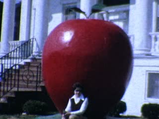 World's Largest Apple - Home Movie Clips